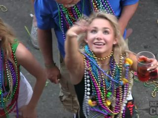 Mardi gras 2017 from our bourbon street aparnt girls flashing for beads xf-6