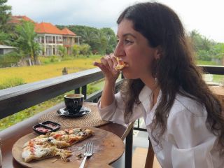 Katty West - Eating Pizza With Cum On My Face In A Public Cafe Amateurporn - Katty west-8