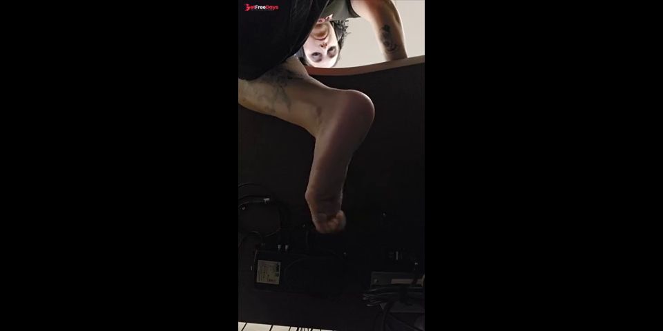 [GetFreeDays.com] POV bored goth girl ignores pathetic footboy beneath her feet Sex Leak July 2023