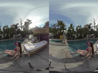 Red Pool - Emily Bloom Smartphone - [Virtual Reality]-1