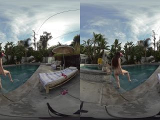 Red Pool - Emily Bloom Smartphone - [Virtual Reality]-9