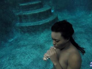 Sexunderwater.com- Simone Styles Dildo Play-5