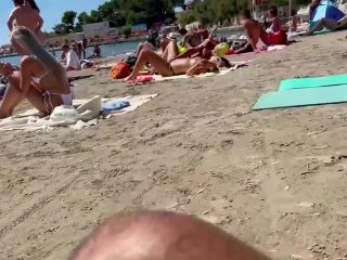 Making out while fingering her pussy on a public beach-1