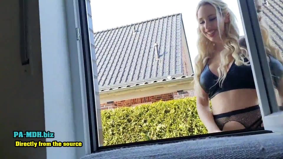 StellaCinderella - Spannerin klettert ins Haus und reitet den Schwanz ab dirty  - stellacinderella - german amateur 24