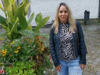 Annabel Massina - Vom Fan erkannt und Abgefickt XXL Fotzensaft Auslauf Fontane - Germany-1