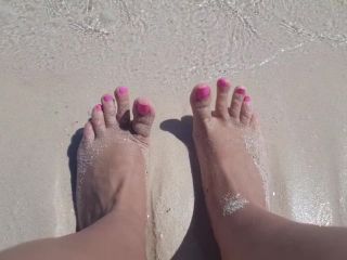 Foot  sexy toes in sand close up!-0