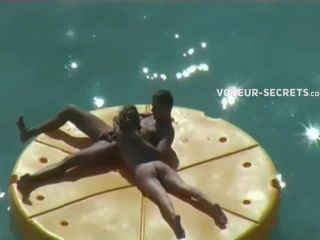 Voyeur noticed a blowjob on a floater-1