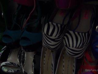 Roxie Rae Roxierae - shoe closet tour full clip 07-09-2020-6