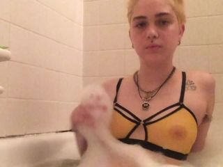 M@nyV1ds - suzyscrewd - Blonde Bathtime-2