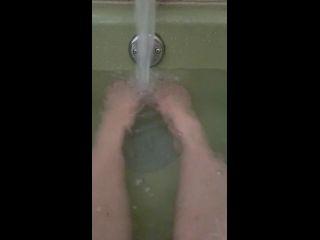 thevalestgal Feet POV in bath - Feet-6