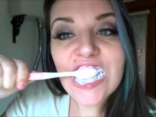 M@nyV1ds - MistressLucyXX - Toothbrushing And Spitting-1