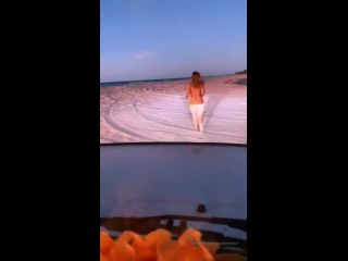 Scarlett Morgan Scarlettmorgan - the freedom of being on an almost deserted island hahahaha what would you do if you saw 29-03-2020-3