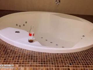 Naked Lunch, Then I Use A Coke Glass Bottle To Masturbate In The Bath Tub 720p-2