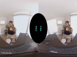 Alexis Zara - Do You Want Me To Keep The Stream On? [VRHush / UltraHD 2K / 1440p / VR], teen hardcore masturbation lesson 4 on hardcore -1