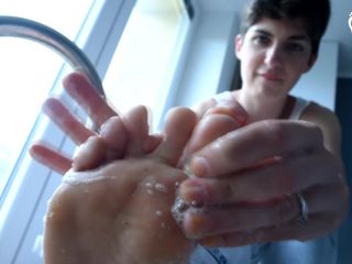 Czech SolesSexy DIRTY And Smelly Feet Really Need A Bath (Pov Foot Worship, Sexy Feet, Czech Soles, Barefoot) - 1080p-3