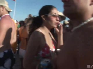 Wendy Is Having A Fun Time On South Padre Island GroupSex!-5
