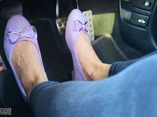 feet, ballet flats, pedal pumping, car, driving lavender ballet flats pedal pumping Manyvids  Goddess Vanessa   Ballet Flats-3