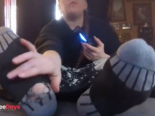 [GetFreeDays.com] The Mistress Ignores You While She Games And You Worship Her Wrinkly Feet Sex Clip February 2023-2