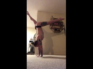 [Onlyfans] jessiecox-12-03-2019-24746431-Oh gosh these handstands are rough tonight-3