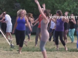 Pussy slip during yoga-8