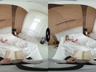 Lily Blossom - Put Me To Bed Stepdaddy - VirtualTaboo (UltraHD 4K 2021)-1