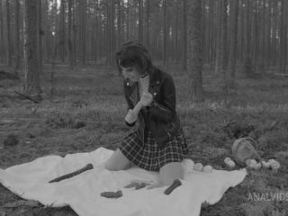 Darcy Dark - Darcy Dark In Search Of Mushrooms In The Forest Got Her First Anal Bbc - HD 720-1