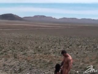 Muscle Girl Fucked by Muscle Guy in desert **-1