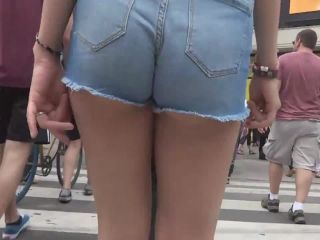 Delicious young ass cheeks in cutoffs-8