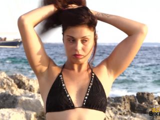 Patricia H – 27yo – Sunset Strip Nudism!-2