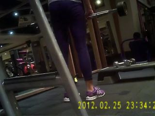 Spying while a sexy girl does  deadlifts-6