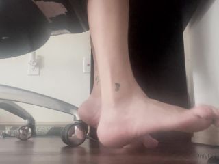 [FootJob-Porn.com] Onlyfans - Tuffie Arch Queen_046_tuffiearchqueen-09-08-2021-2187597150-pov you are my foot boy i decided to play a game of league while i make you sit on the f_Footjob-HD Leak-4