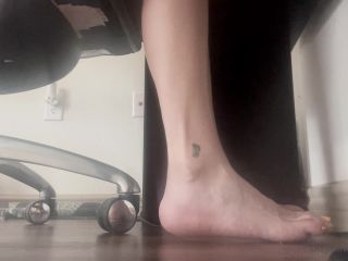 [FootJob-Porn.com] Onlyfans - Tuffie Arch Queen_046_tuffiearchqueen-09-08-2021-2187597150-pov you are my foot boy i decided to play a game of league while i make you sit on the f_Footjob-HD Leak-9
