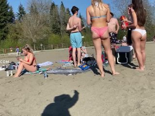 Group of thick teenage friends in thong bikinis-1