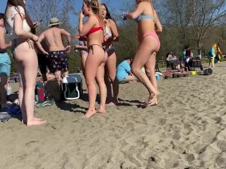 Group of thick teenage friends in thong bikinis-9