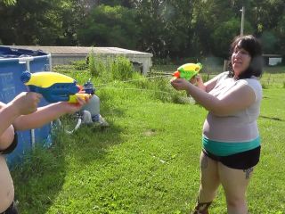 Lily Belle, Sarah Rae - Squirt Gun Fight - Handpicked Jerk - Off Instruction - Stroking-4