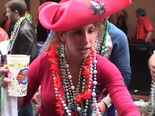 Neverbeforeseen Mardi Gras Girls Flashing Pussy And Tits On The Streets Of New  Orleans-3