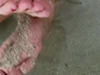 online clip 17 small feet fetish feet porn | Beach bunny quivers in the sand! | feet-7