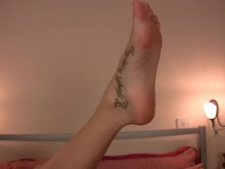 ella jolie massaged feet --4