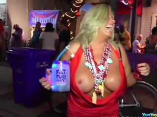 Fantasy fest flashing women-2