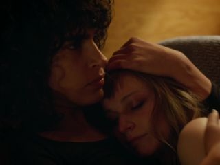 Desiree Akhavan, Niamh Algar - The Bisexual s01e04 (2018) HD 1080p - (Celebrity porn)-7