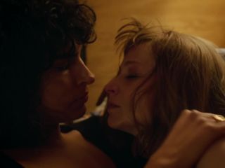 Desiree Akhavan, Niamh Algar - The Bisexual s01e04 (2018) HD 1080p - (Celebrity porn)-8