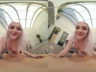 Marilyn Sugar - Charming Marilyn Sugar - VR Porn (UltraHD 2K 2021)-4