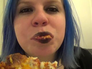 Stoned Goth Girl Eats Pizza 720p-2