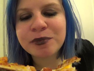 Stoned Goth Girl Eats Pizza 720p-4