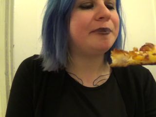 Stoned Goth Girl Eats Pizza 720p-5