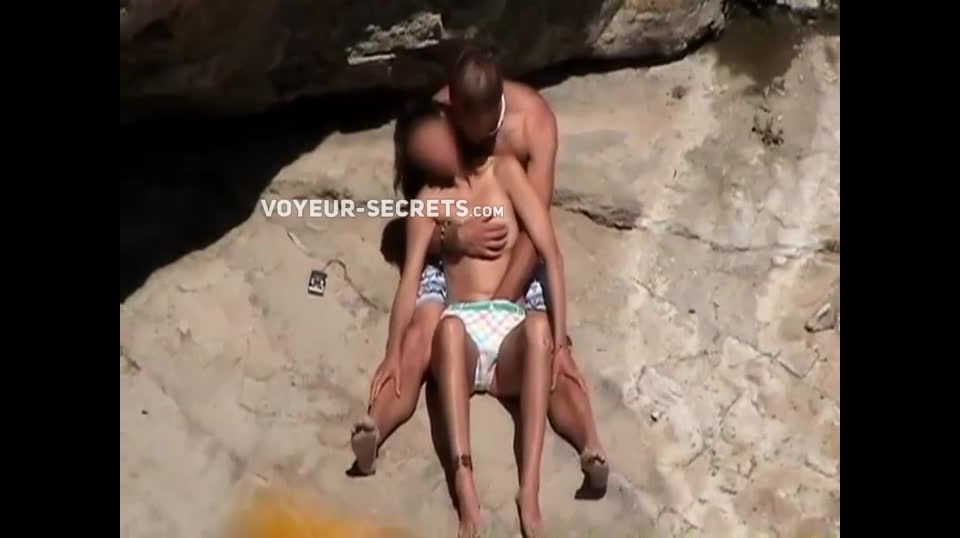 Voyeur caught a secretive beach sex  720 Voyeur!