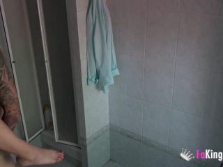 Vivi Sevilla BOLA EXTRA Despues de un GANG BANG con 5 TIOS, Vivi QUIERE MAS y se cepilla a otro en el lavabo. Guarrillas Made in FAKings - 2019-08-07-3