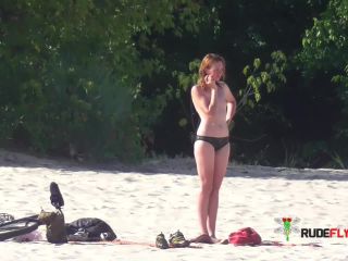 Nude Beach - Hot Women Caught on Camera  3-3