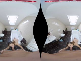 Horny Awakening With This Newbie In VR Porn-2