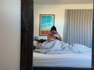 Onlyfans - Miakhalifa - Good morning  Good night   I overslept but Im bringing you coffee in bed today - 16-02-2021-1